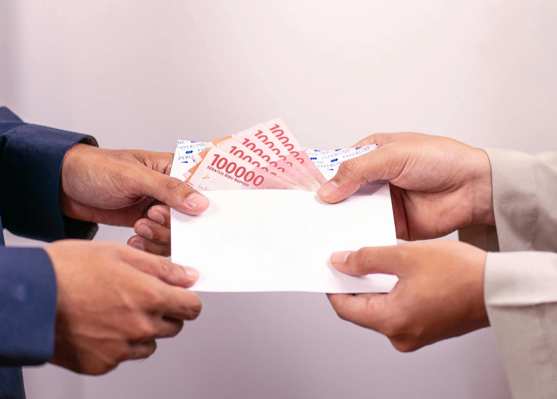 Gambar utama 'Zakat dan Pajak: Menyatukan Spritualitas dan Keadilan dalam Sistem Fiskal'